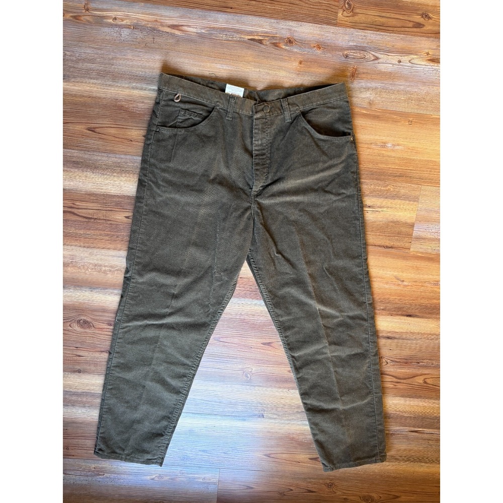 Wrangler Rugged Wear Men's pant, Relaxed Fit, Size W38 L32, Green Corduroy